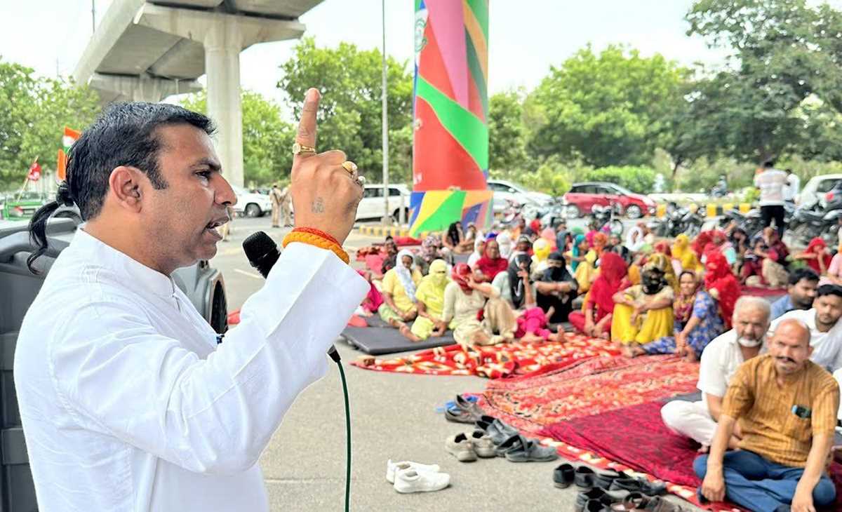 राहुल और प्रियंका गांधी ग्रेनो प्राधिकरण पर धरनारत किसानों के आंदोलन में होगें शामिल